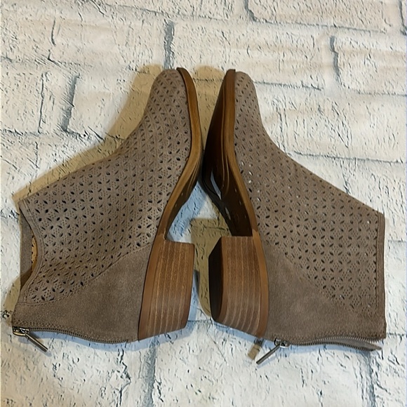 NIB Lucky Brand 🍀 Bootie - Picture 5 of 9